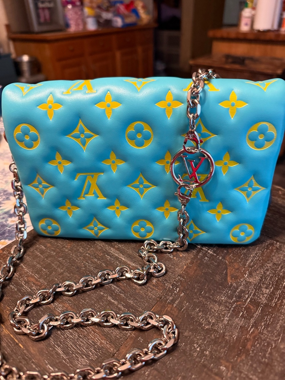 Louis Vuitton Turquoise & Yellow coussin